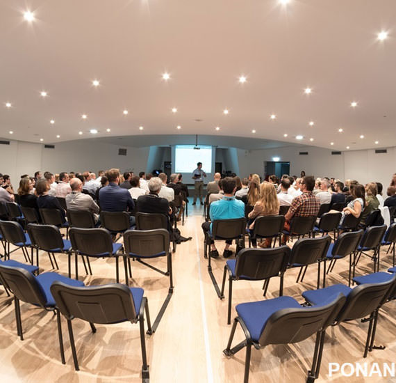 YACHT CLUB DE PORT CAMARGUE - CENTRE DE CONGRES ET SEMINAIRES LE GRAU-DU-ROI, Gard
